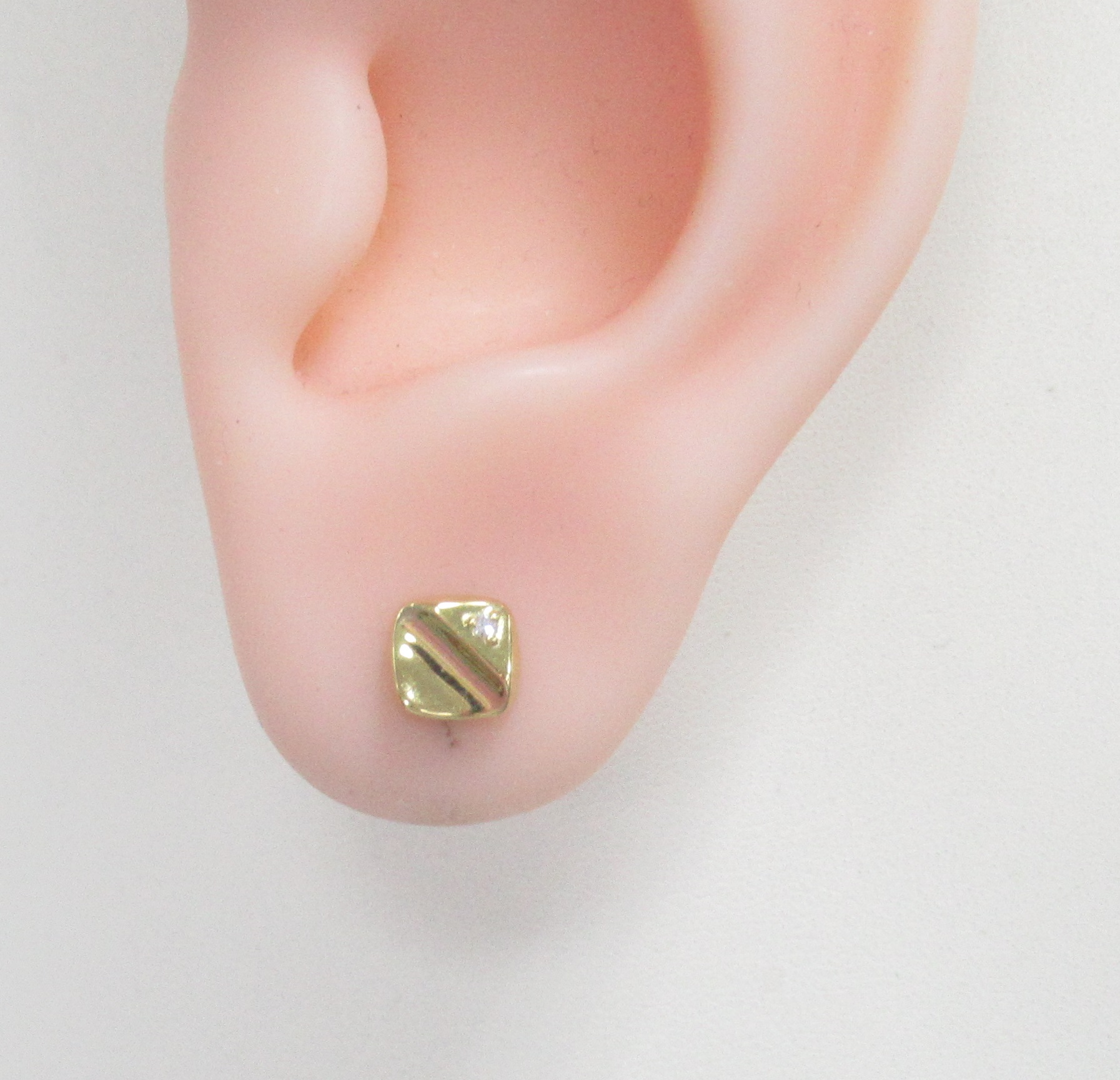 Серебряные серьги-пусеты 925 пробы; вставки 2 Бр.Кр-17 0,015 2/3A;